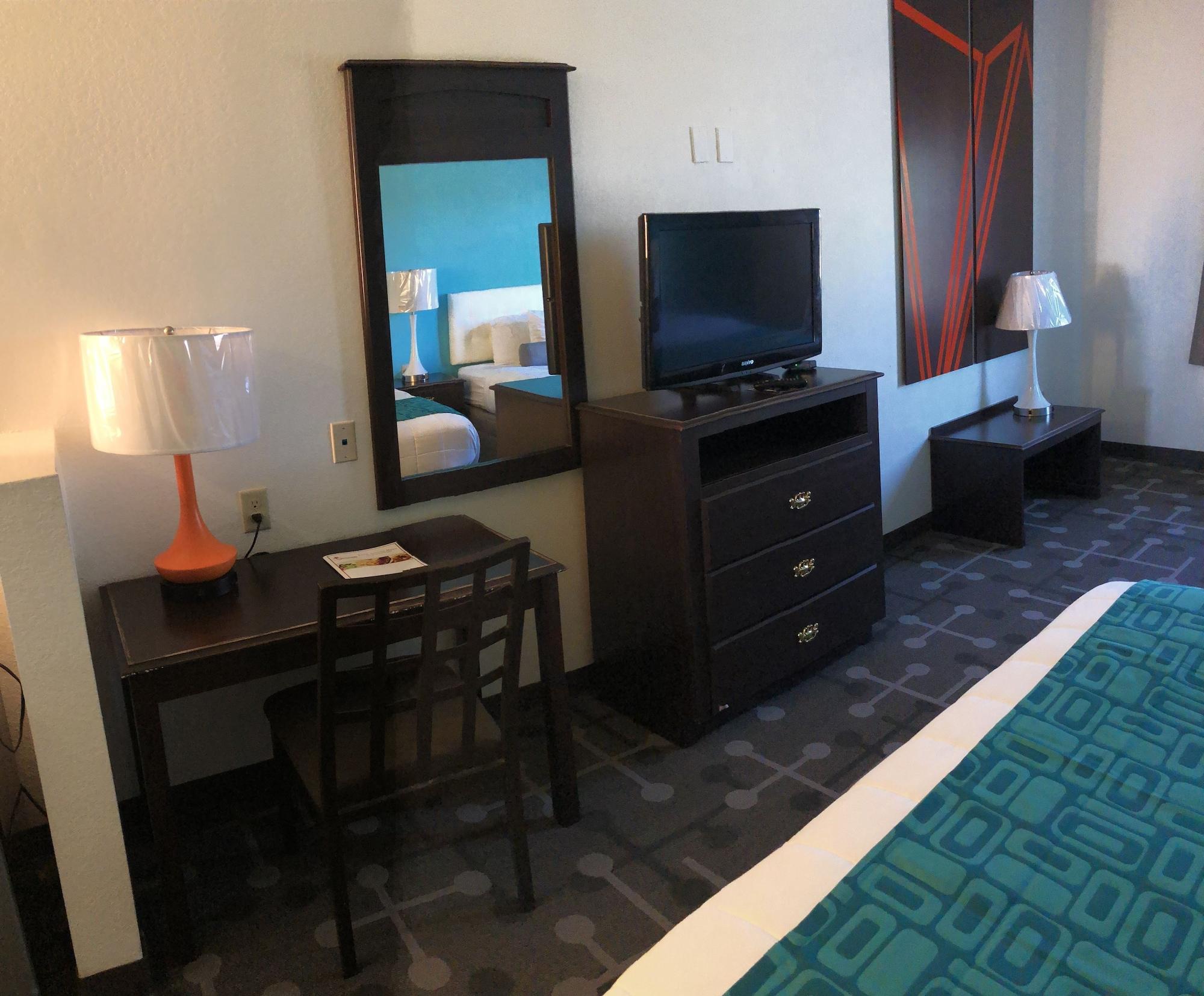Howard Johnson By Wyndham Lubbock Tx Екстер'єр фото
