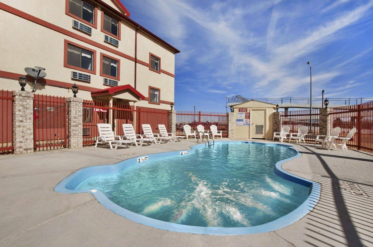 Howard Johnson By Wyndham Lubbock Tx Екстер'єр фото