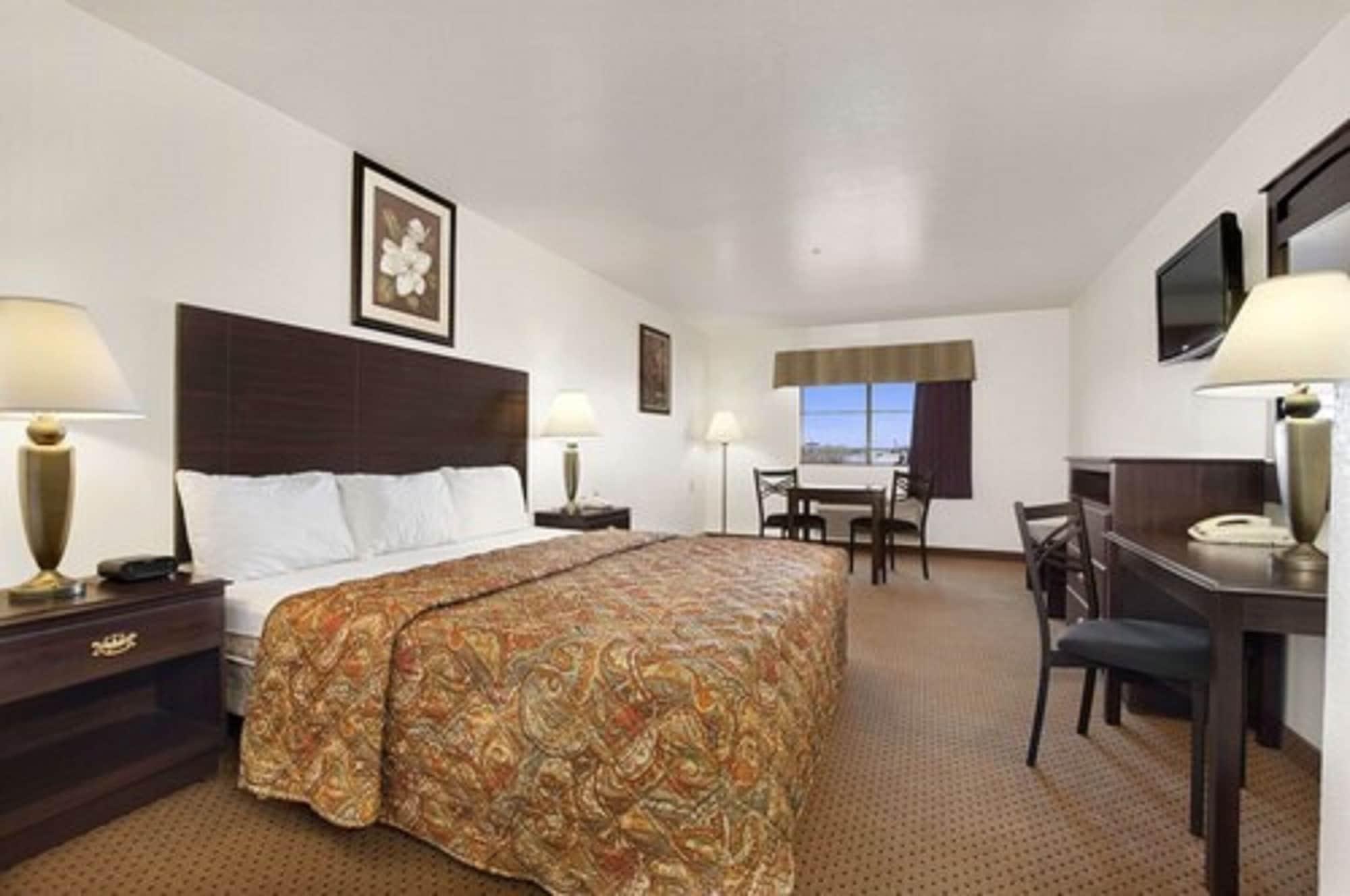 Howard Johnson By Wyndham Lubbock Tx Екстер'єр фото