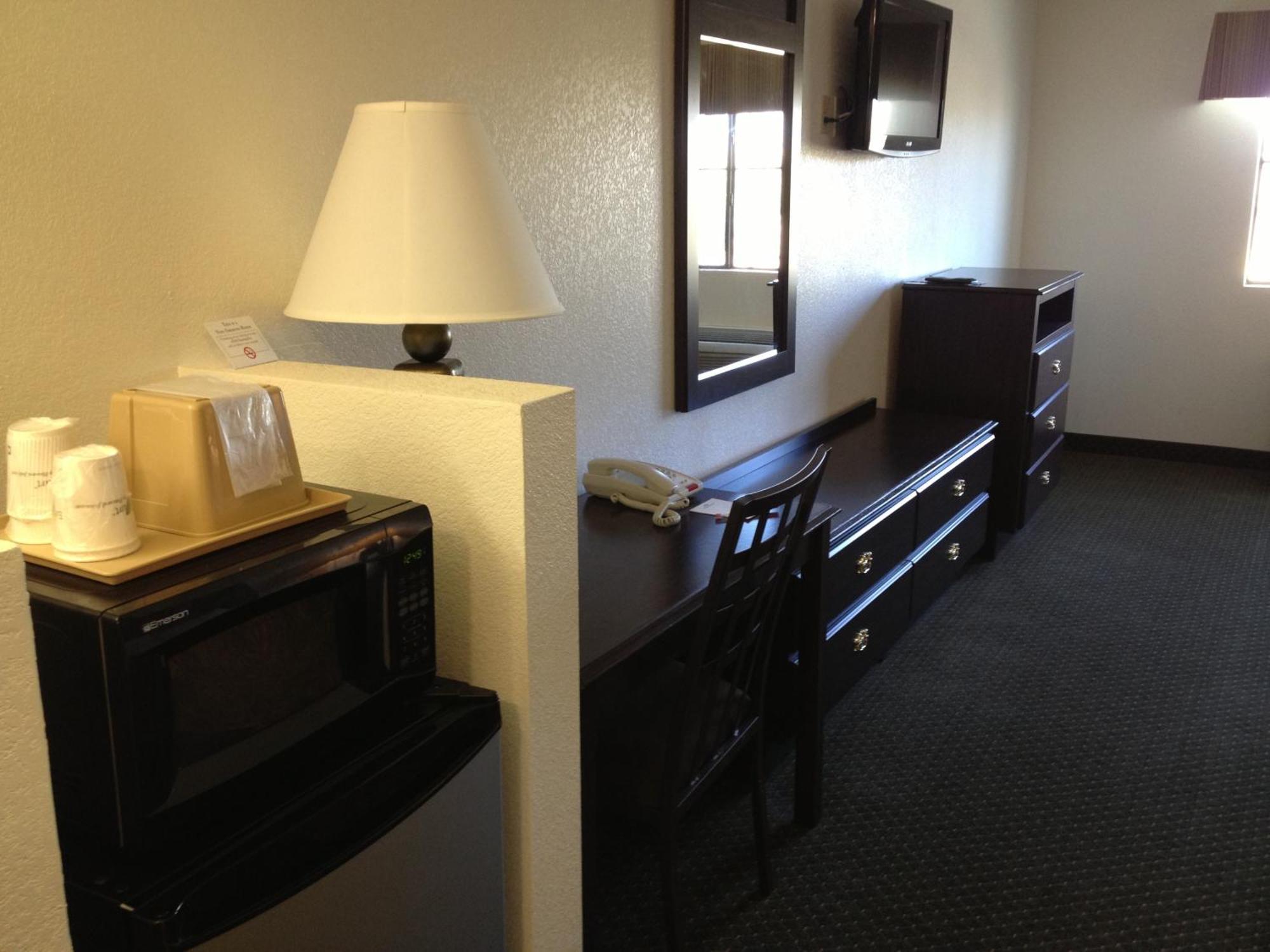 Howard Johnson By Wyndham Lubbock Tx Екстер'єр фото