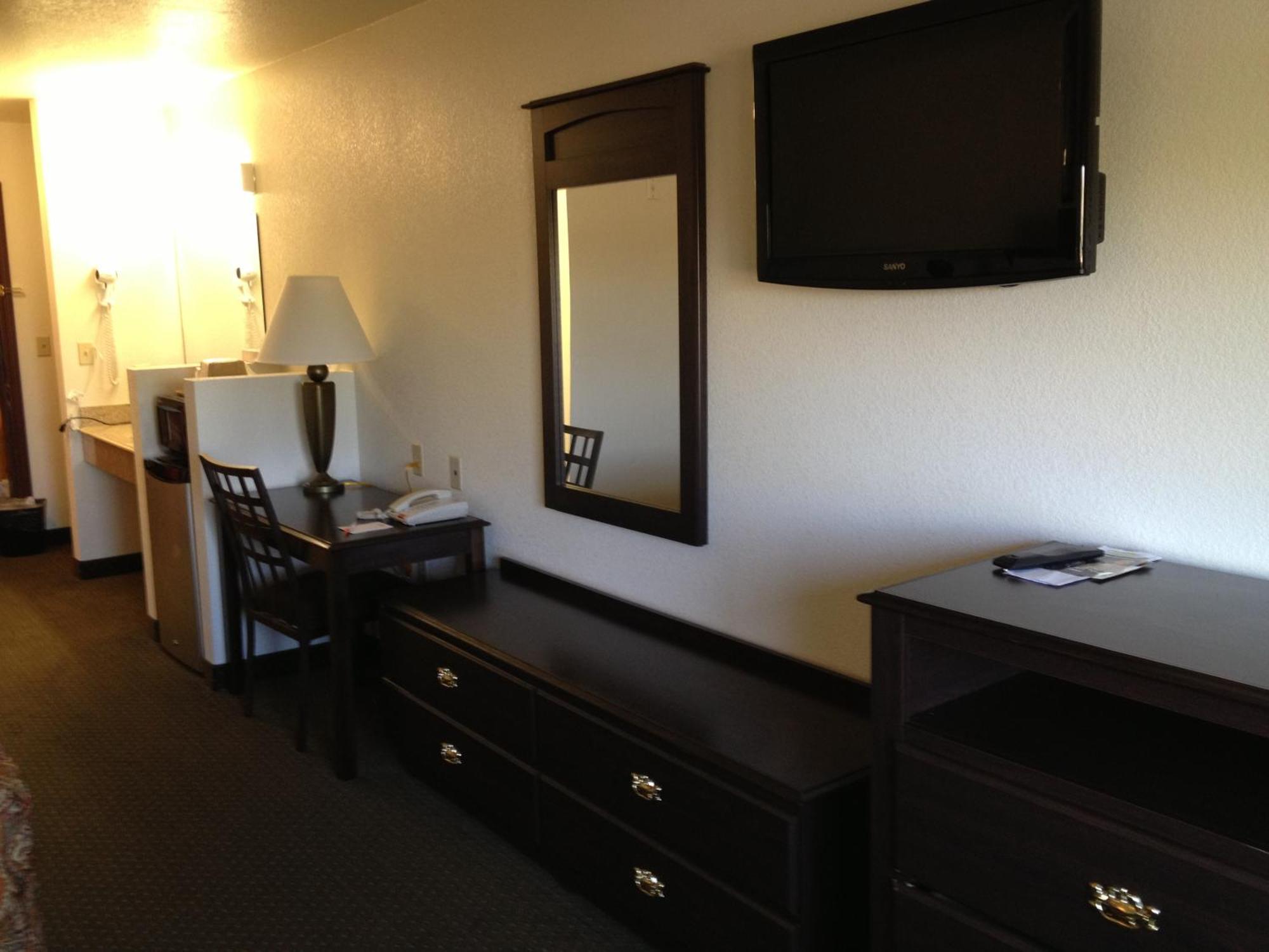 Howard Johnson By Wyndham Lubbock Tx Екстер'єр фото