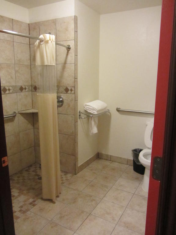 Howard Johnson By Wyndham Lubbock Tx Екстер'єр фото
