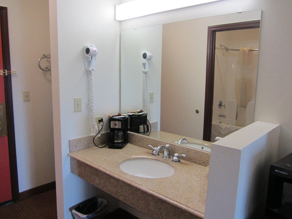 Howard Johnson By Wyndham Lubbock Tx Екстер'єр фото