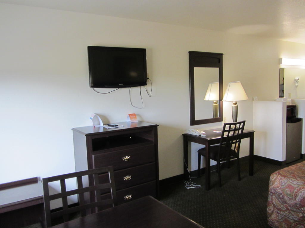 Howard Johnson By Wyndham Lubbock Tx Екстер'єр фото